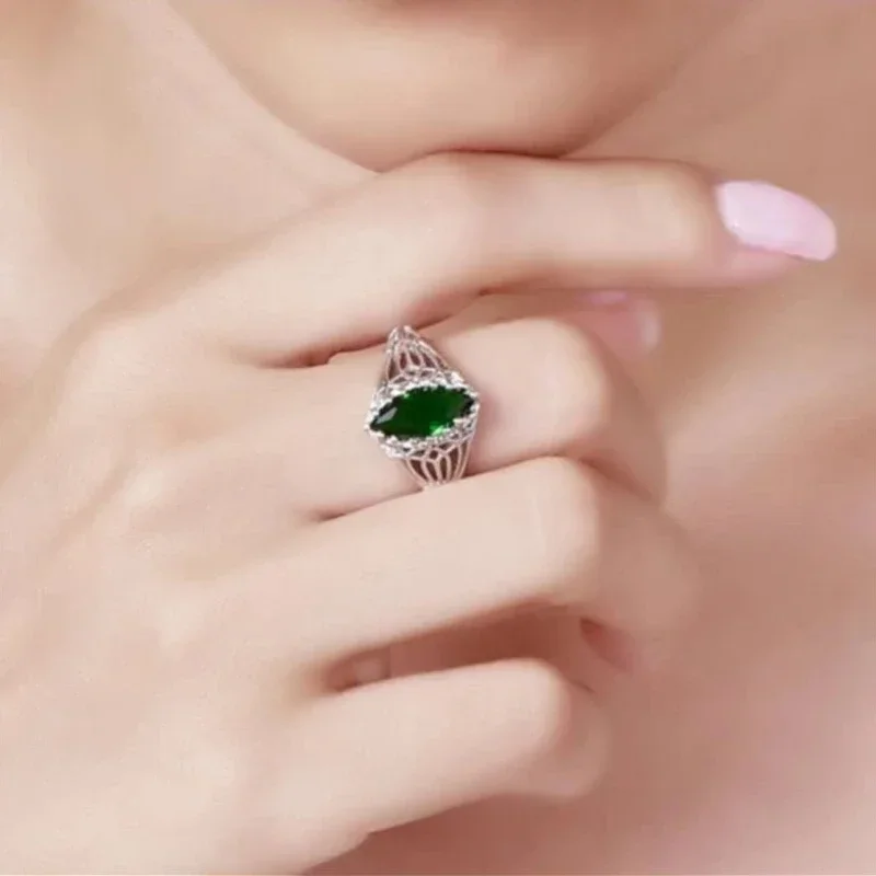 New Horse Eyed Grandmother Emerald Hollow Ring Pattern Personalized Simple Women's Ring