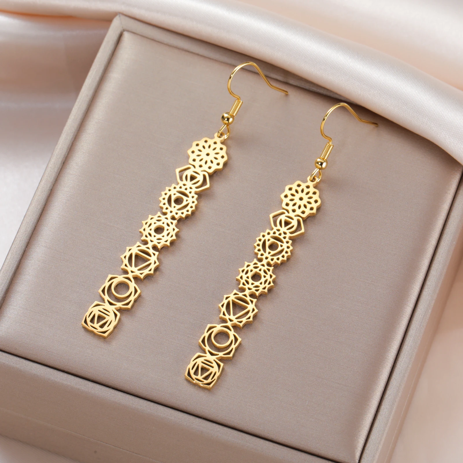 Cazador 7 شقرا زهرة انخفاض الأقراط الطويلة للنساء الفولاذ المقاوم للصدأ اليوغا التأمل مجوهرات أقراط تميمة حماية هدية