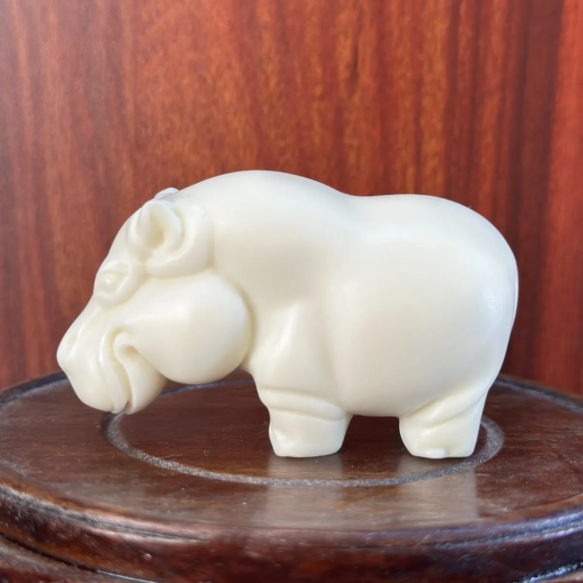 Ivory Nut Carved Hippo Figurine 8.55.54.5cm Desktop Home Living Room Tea Pet Craft Ornament Collectible Table Decor