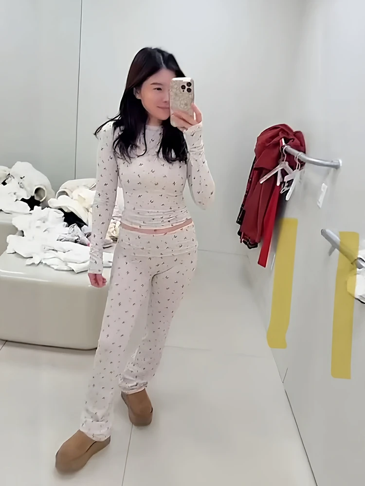 

Новинка! Модный женский домашний комплект из двух предметов с красным принтом, длинными рукавами, для сна, из рождественской серии.