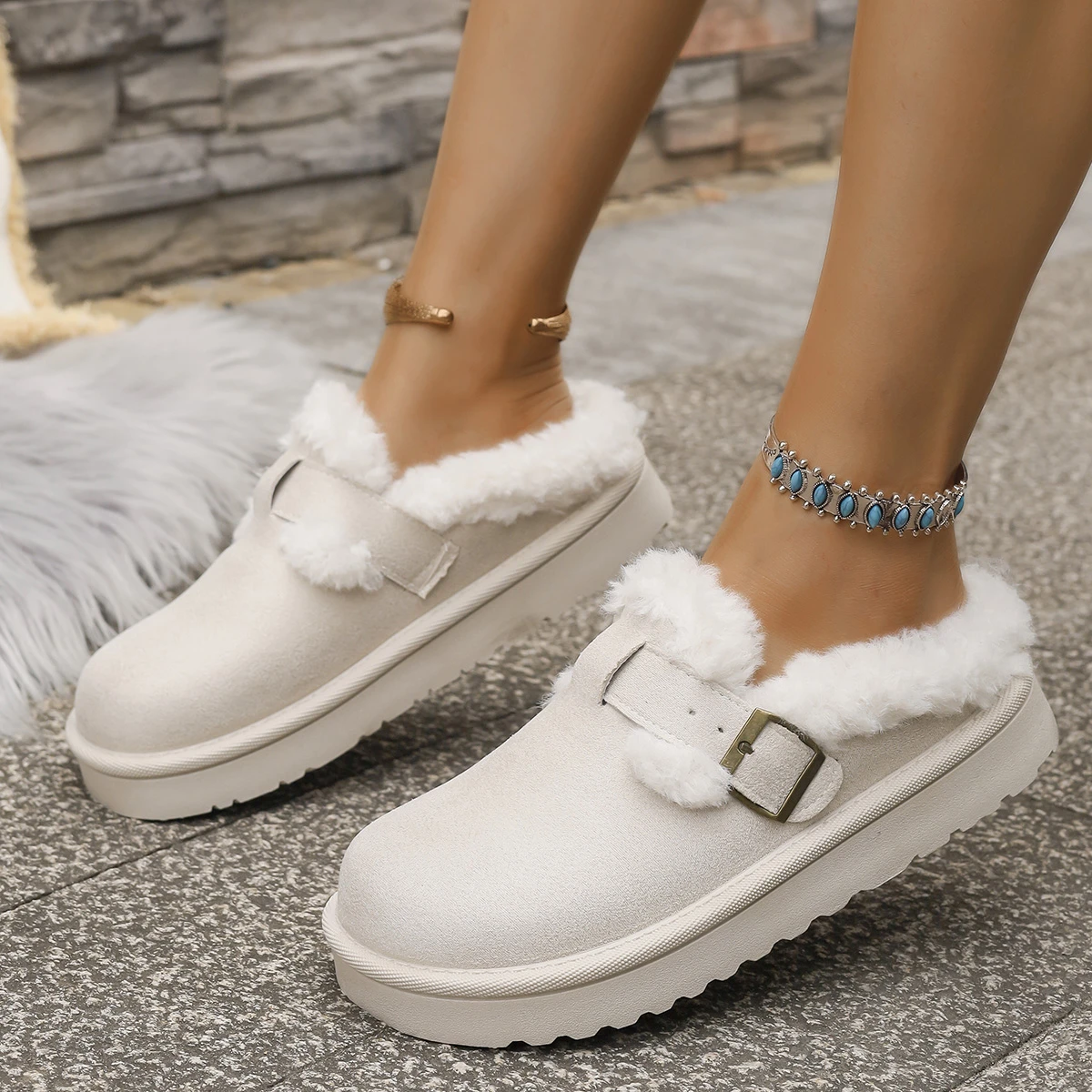 2025 moda Otoño Invierno hebilla de felpa zapatillas de algodón cálidas Casual grande nuevo pelo medio zapatilla zapatos de algodón botas de nieve para mujer
