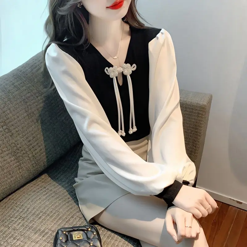 

2024 Spring New French Retro Chinese Nail Bead Plate Button Chiffon Top Women's Design Sense Small Lantern Sleeves Long Sleeved