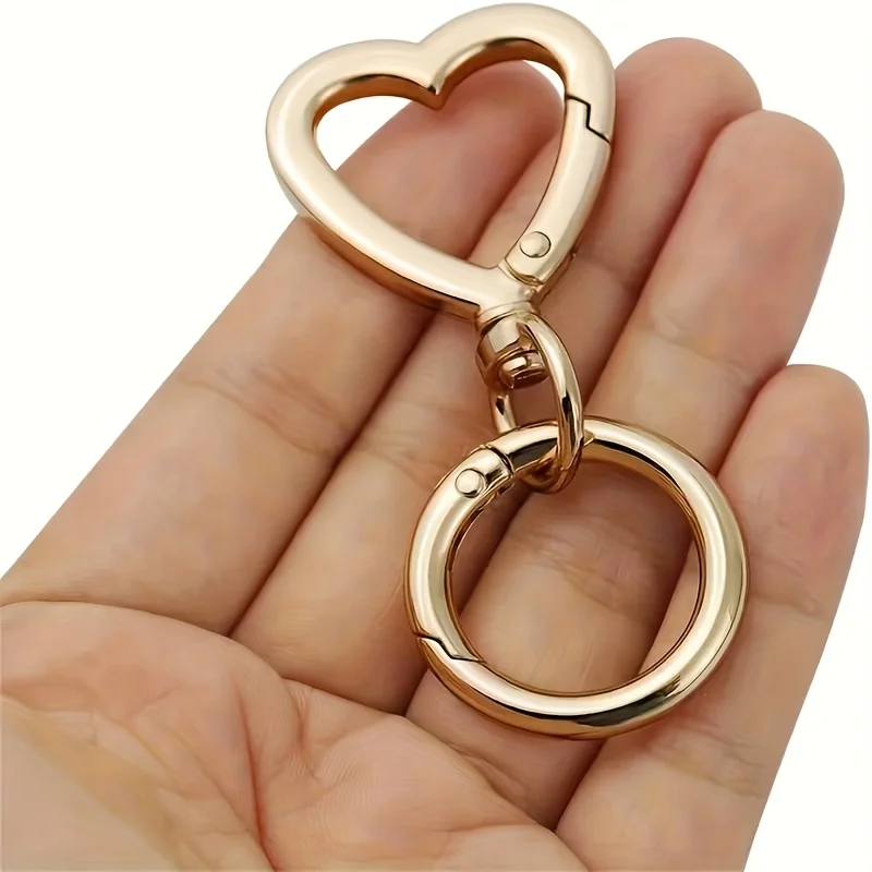 Heart-shaped metal keychain- Heavy-duty open-end rotating buckle，Elegant metal tail，Suitable for keychains、wedding gift