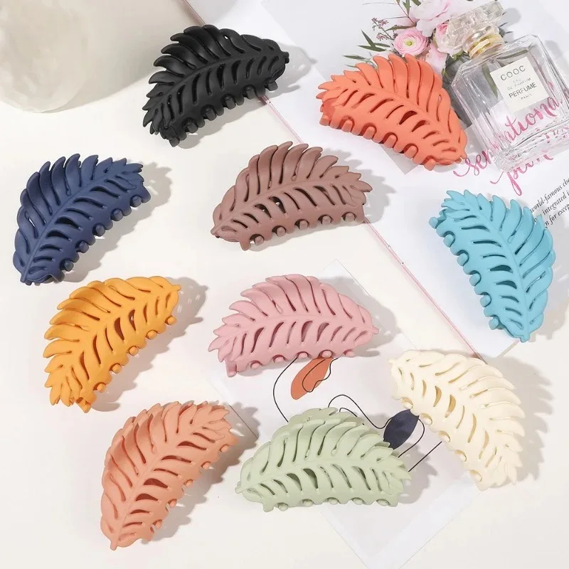 

Solid Color Claw Clip Large Barrette Crab Hair Claws Bath Clip Ponytail Clip for Women Girls Hairpins Headwear Hair Accessories