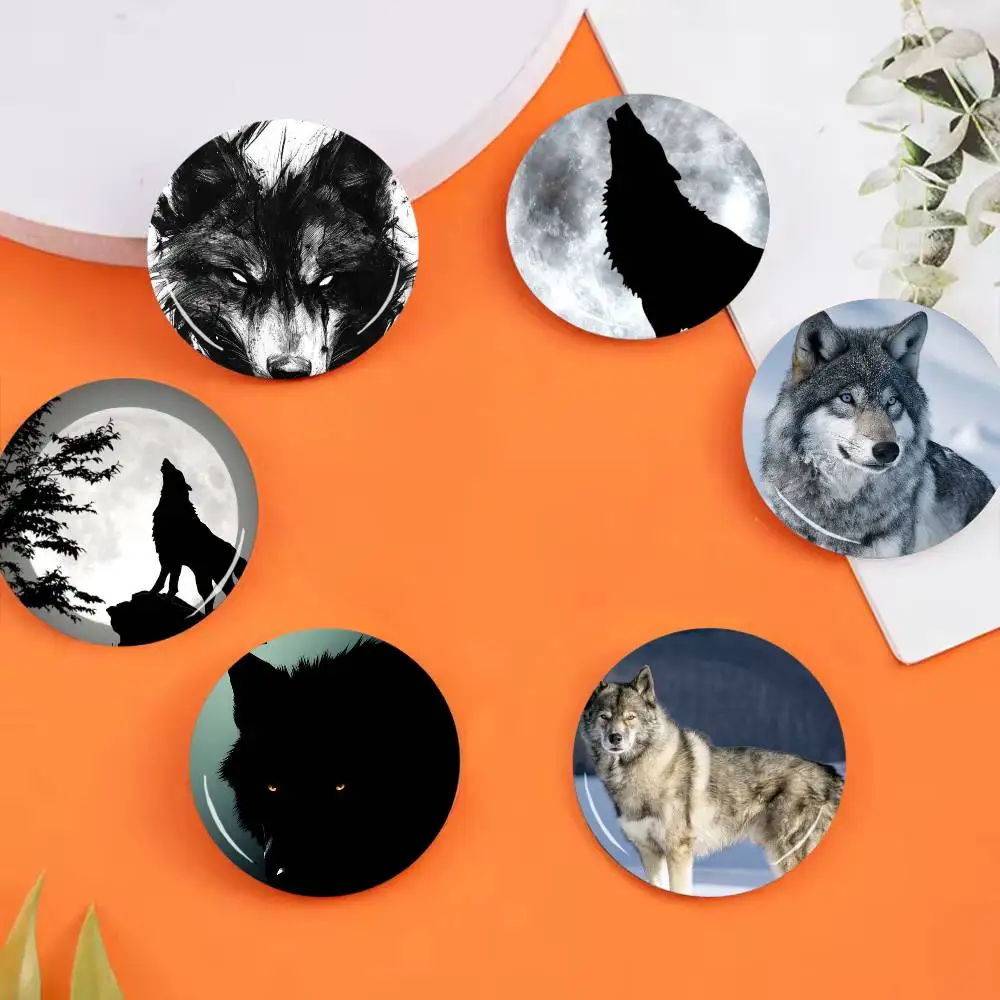 The Wolf Animal Badges 25 32 44 58 75 mm Round Cosplay Pin Bag Decor Fans Collect Friends Gifts Brooch Souv