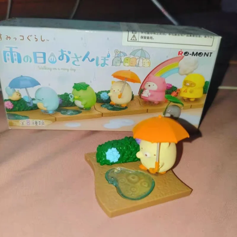 ¡Nuevo! Mini caja de adornos de esquina de juego de comida RE-MENT, colección de huevos ciegos de biología para gatear en la lluvia para figuras de juguete