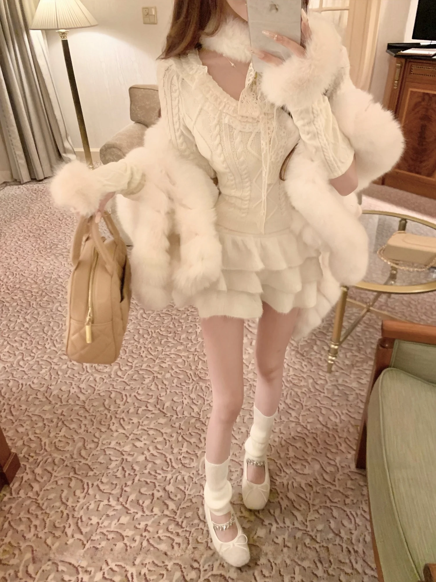 

SISI JIANG Snowball Little Cloak Ленивый теплый осенне-зимний принц Sle Свободное вязаное пальто для женщин Эксклюзивный онлайн