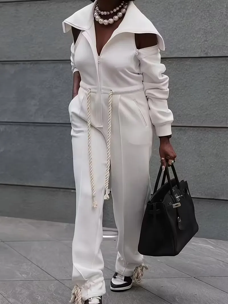 

Женский элегантный комбинезон на молнии с воротником с лацканами — белый широкий брючный костюм с полной молнией спереди и асимметричным подолом