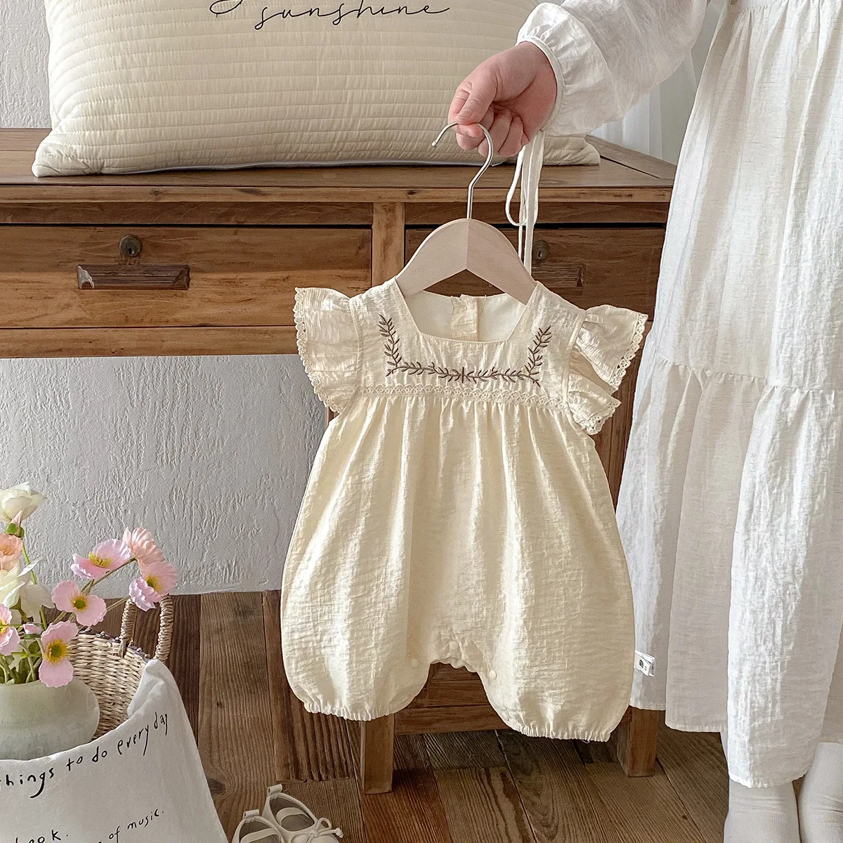 

Romper Kid Girl 2025 Summer New Style Cotton Solid Grass Embroidered Flutter Sleeve Lace Ruched Sweet Fashion Pastorale