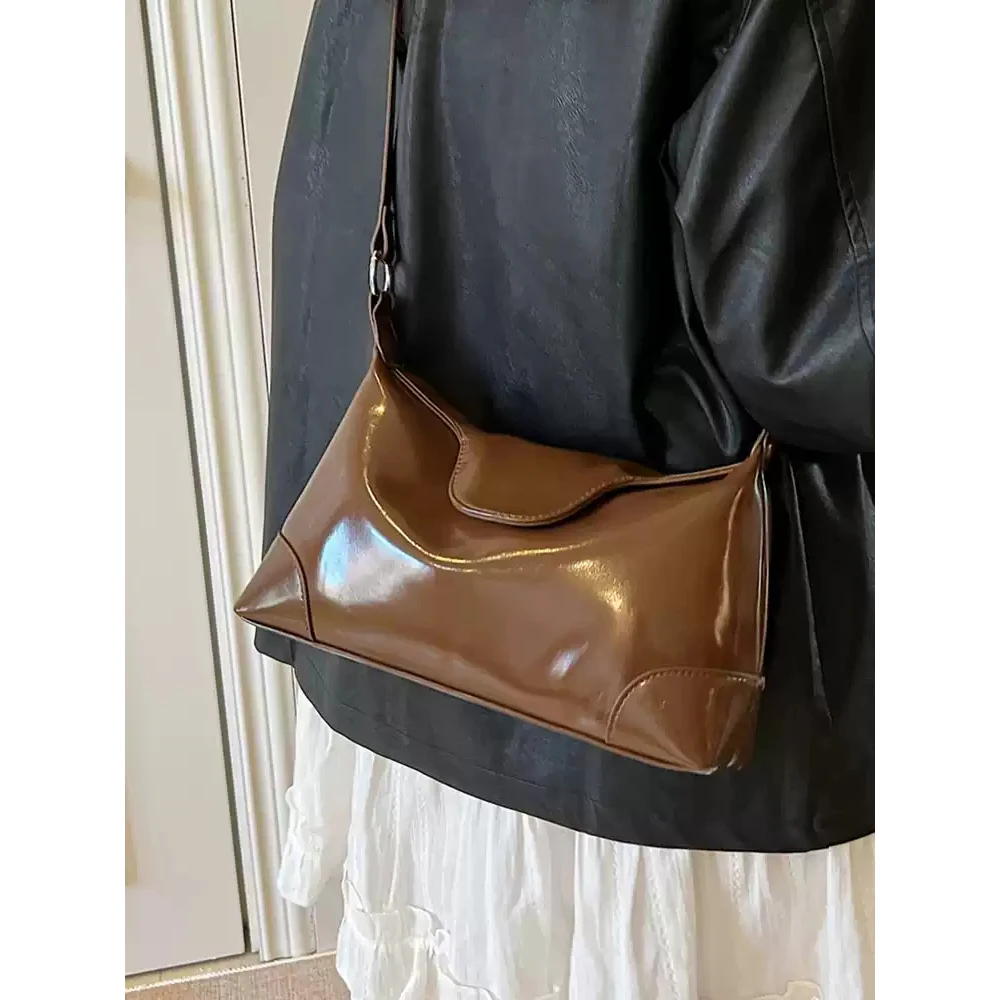 

2025 Women's New Single Shoulder Bag Korean Fashion High-Grade Solid Buckle Armpit Bags Working Daily Commute Crossbody Packs
