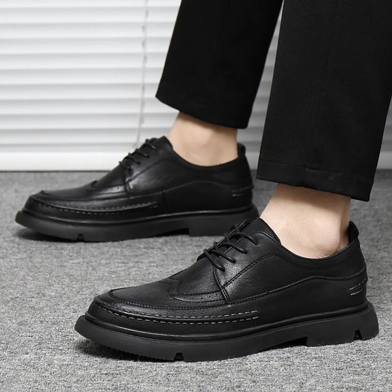 New 2023 Autumn Early Winter Shoes Men Brogues Flat Thick Sole Mens Casual Shoes Black Leather Male Footwear A4832