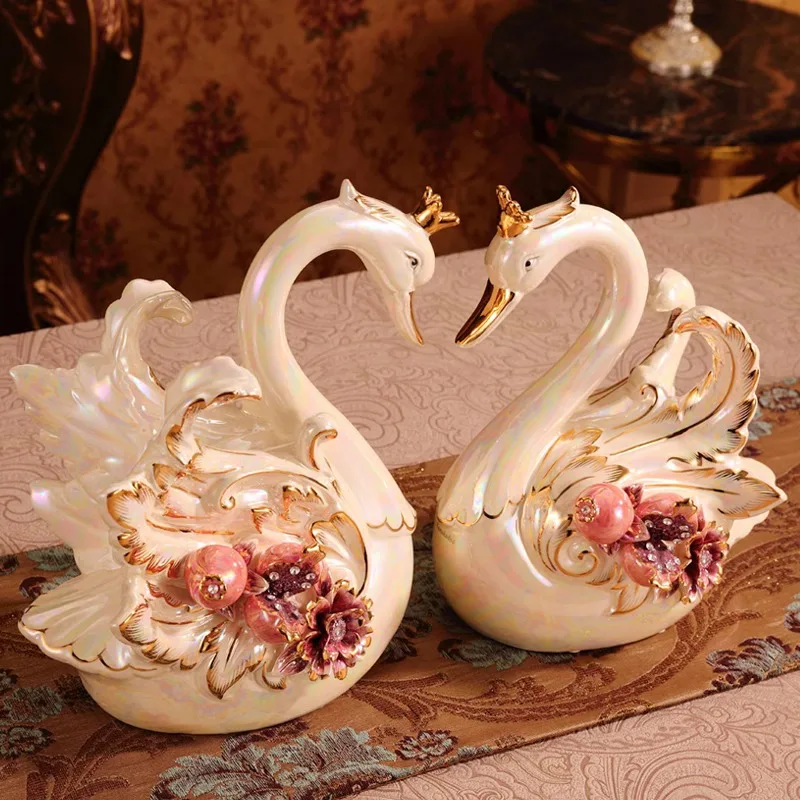 European ceramic swan ornament, a pair of living room porch TV cabinet wine cabinet creative home decoration wedding gift