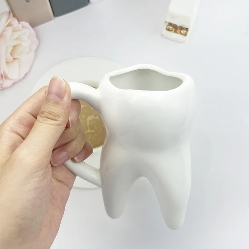 Imagen 2 del producto Taza de agua y café con forma de diente de cerámica, taza para beber Dental antideslizante con asa, regalos creativos de decoración de escritorio para clínica de dentista, 1 Uds.