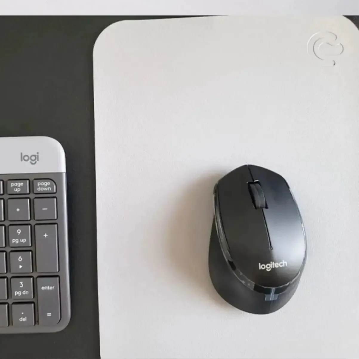 

Беспроводная бесшумная легкая мышь Logitech M330/M750 — популярный офисный продукт, который не будет мешать никому в офисе.