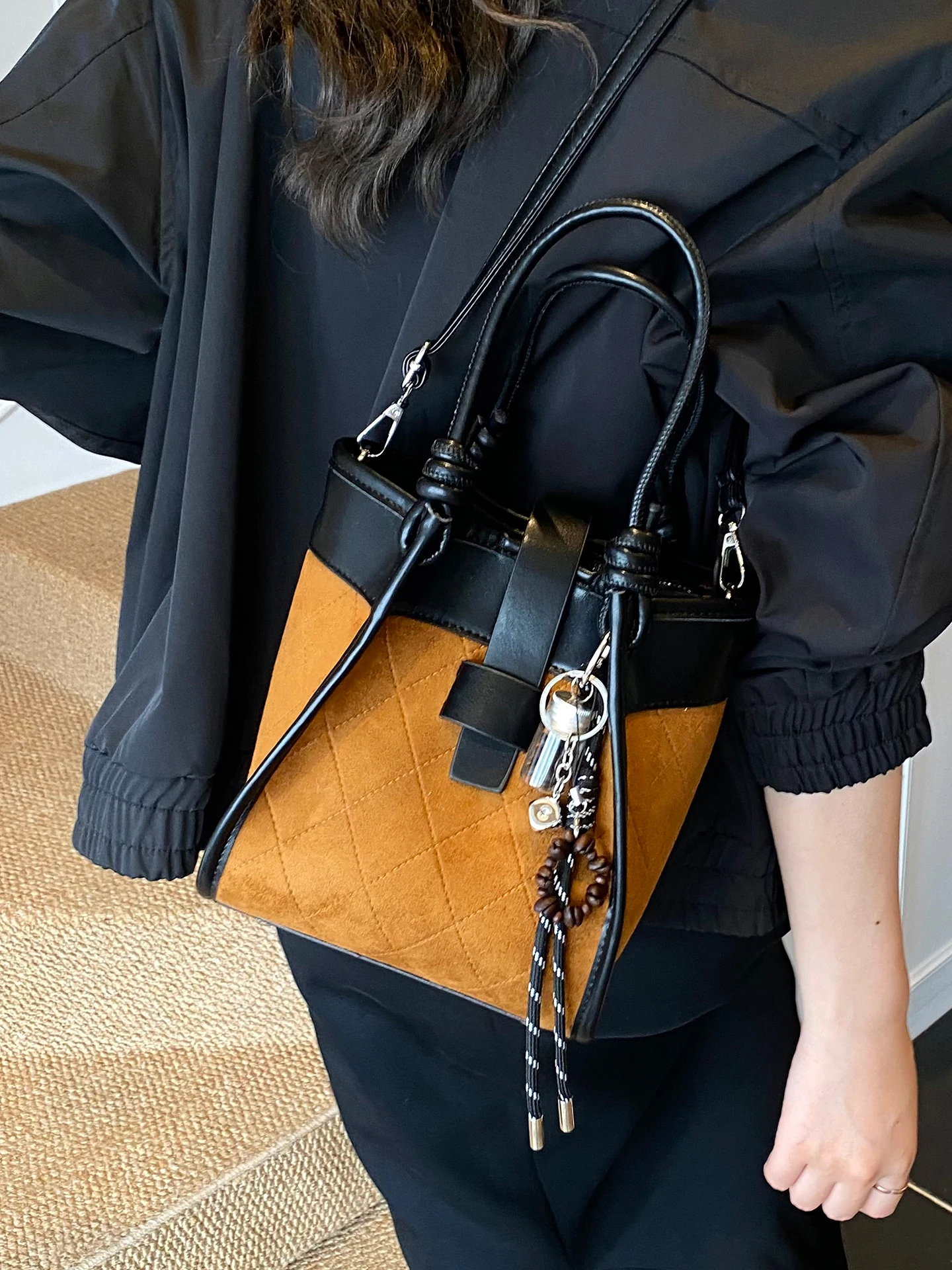 

Женская сумка из искусственной замши с ромбовидной решеткой, осенне-зимняя новая сумка-ведро в корейском стиле, винтажная матовая сумка через плечо