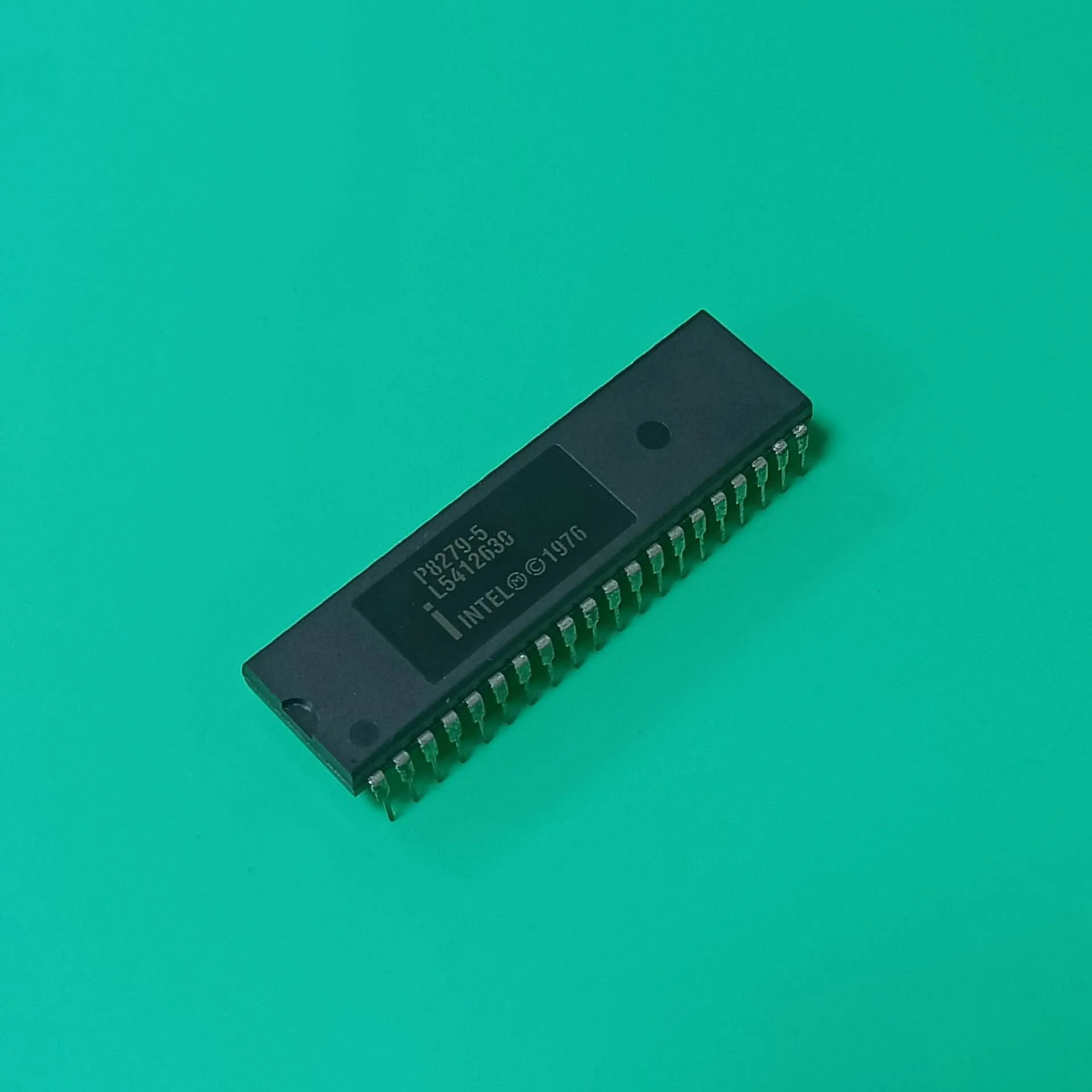 2pcs/lot P8279-5 DIP40 P 8279-5 MICROPROCESSOR CIRCUIT CMOS PD P82795 PROGRAMMABLE KEYBOARD DISPLAY INTERFACE