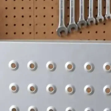 Non-Slip Aluminum Ladder Pad for Multi-Purpose Ladders Featuring Aircraft-Grade Construction and Weather Resistance
