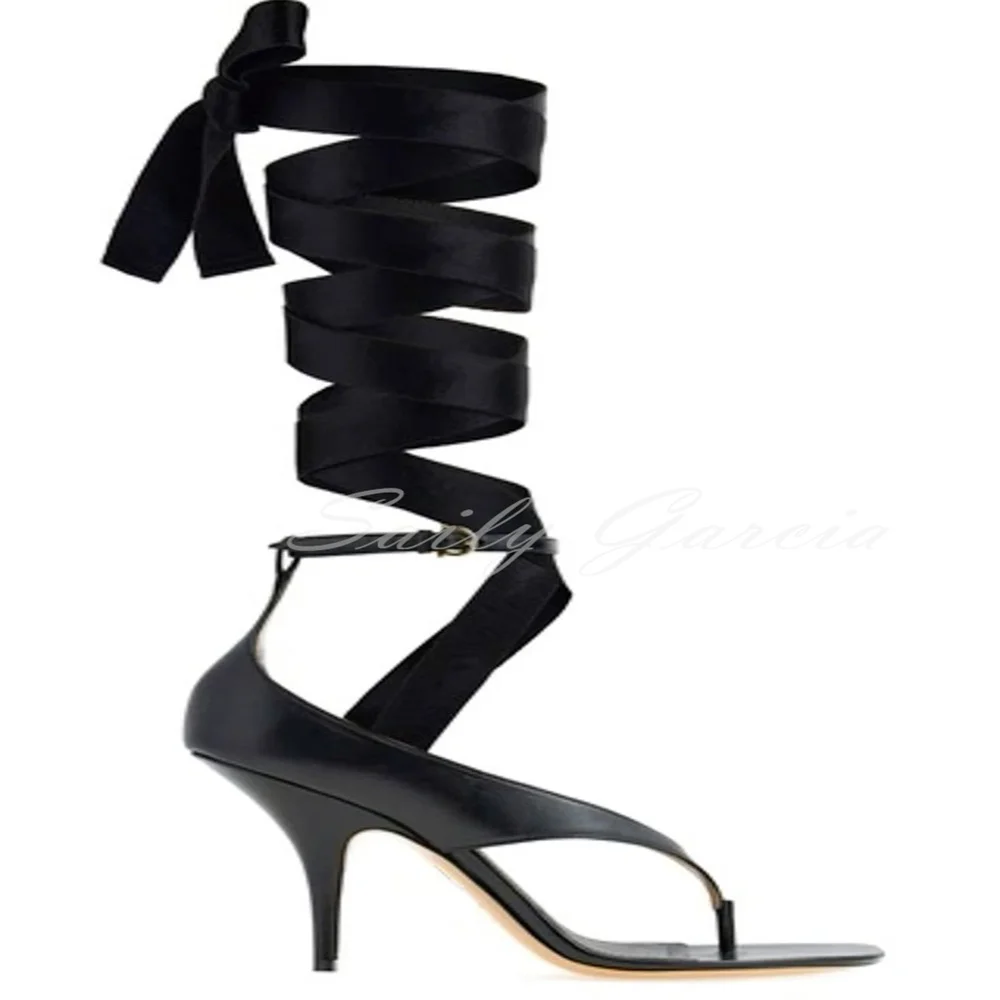 البني الجلود عالية الكعب الوجه بالتخبط المرأة المفتوحة تو الشريط الدانتيل يصل مشبك حزام بلون الصيف جديد 2025 المدرج فستان الصنادل