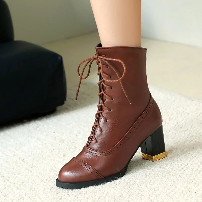 Autumn and Winter Round-toed Women's Ankle Boots with Thick Heels and Lace-up Are Fashionable and Versatile. Sizes 32-43