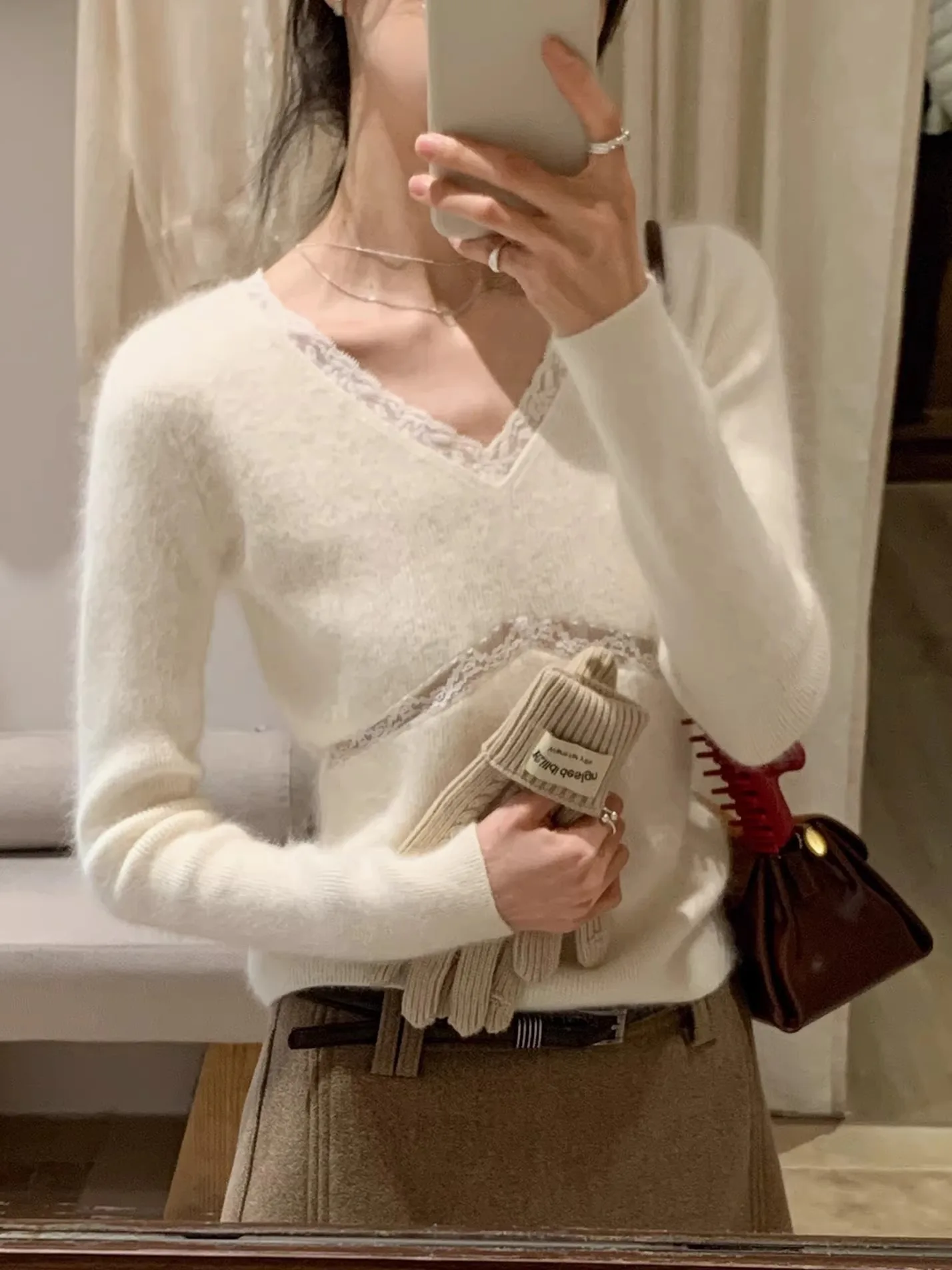 

BRIVIN Korean Sle V-Ne Knitted Sweater Women's Slim Fit Lace Splicing Waist-Cinching White Base Top for Winter 2025