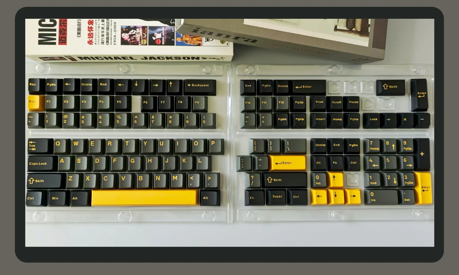 

128-key PBT keycaps, customizable keycaps, XDA high sublimation technology, gaming mechanical keyboard, triple-shot keycaps.