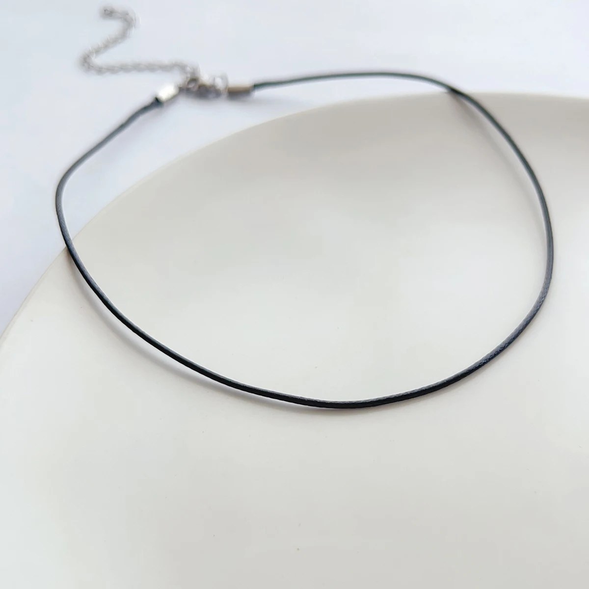 Simple all-over black wax rope stainless steel metal non-fading choker collarbone chain neck with choker collar collar necklace