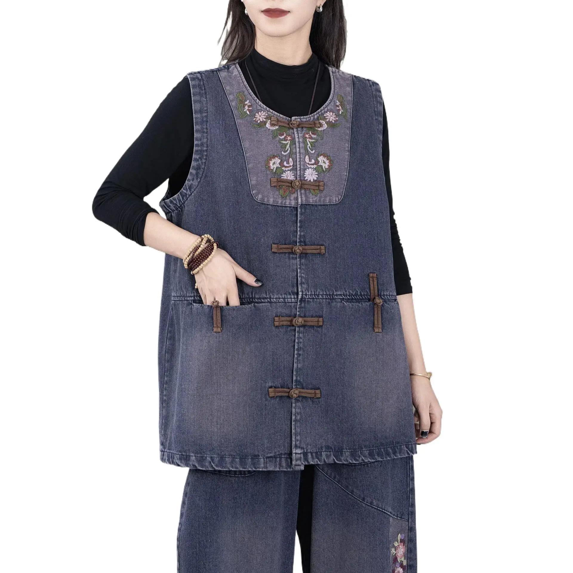 2024 New Literary Female Autumn Vintage Embroidery Round Neck Sleeveless Washed Distressed Single Breasted Denim Vest Cardigan