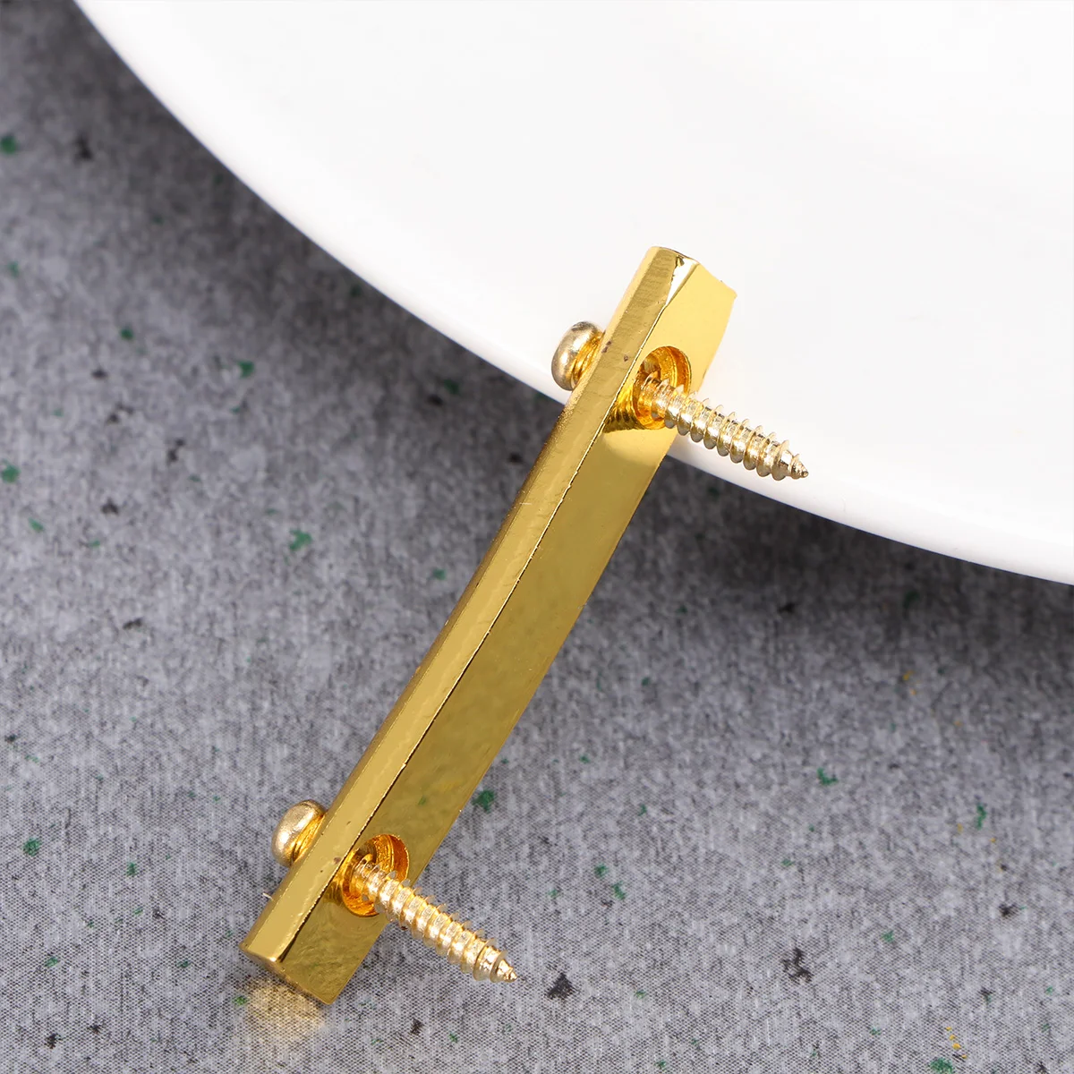 

Guitar String Retainers Bars Tension Bar with 2 Mounting Screw for Tremolo Systems Electric Guitar GE15 (Golden)