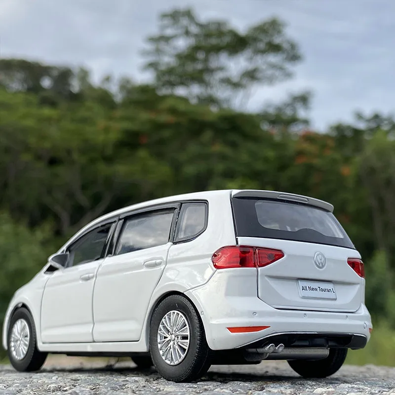 1/32 Volkswagens Touran MPV Alloy Car Model Diecast & Toy Vehicles Simulation Car Model Sound Light Collection Toy Gift