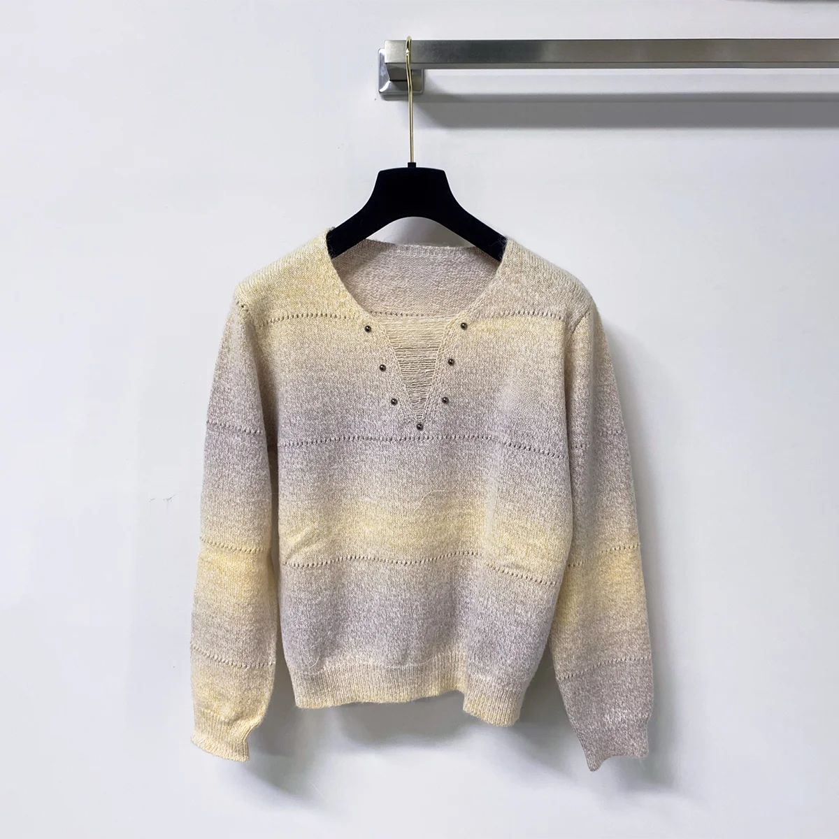 2026 high-quality women's gradient dyed yarn V-neck rivet knitted sweater--26921183