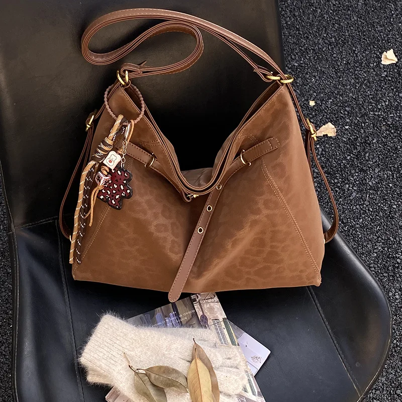 

Модернизированная сумка-тоут с леопардовым принтом 2025 — материал премиум-класса, многосторонняя переноска, большая вместимость для работы и путешествий, шикарная и стильная