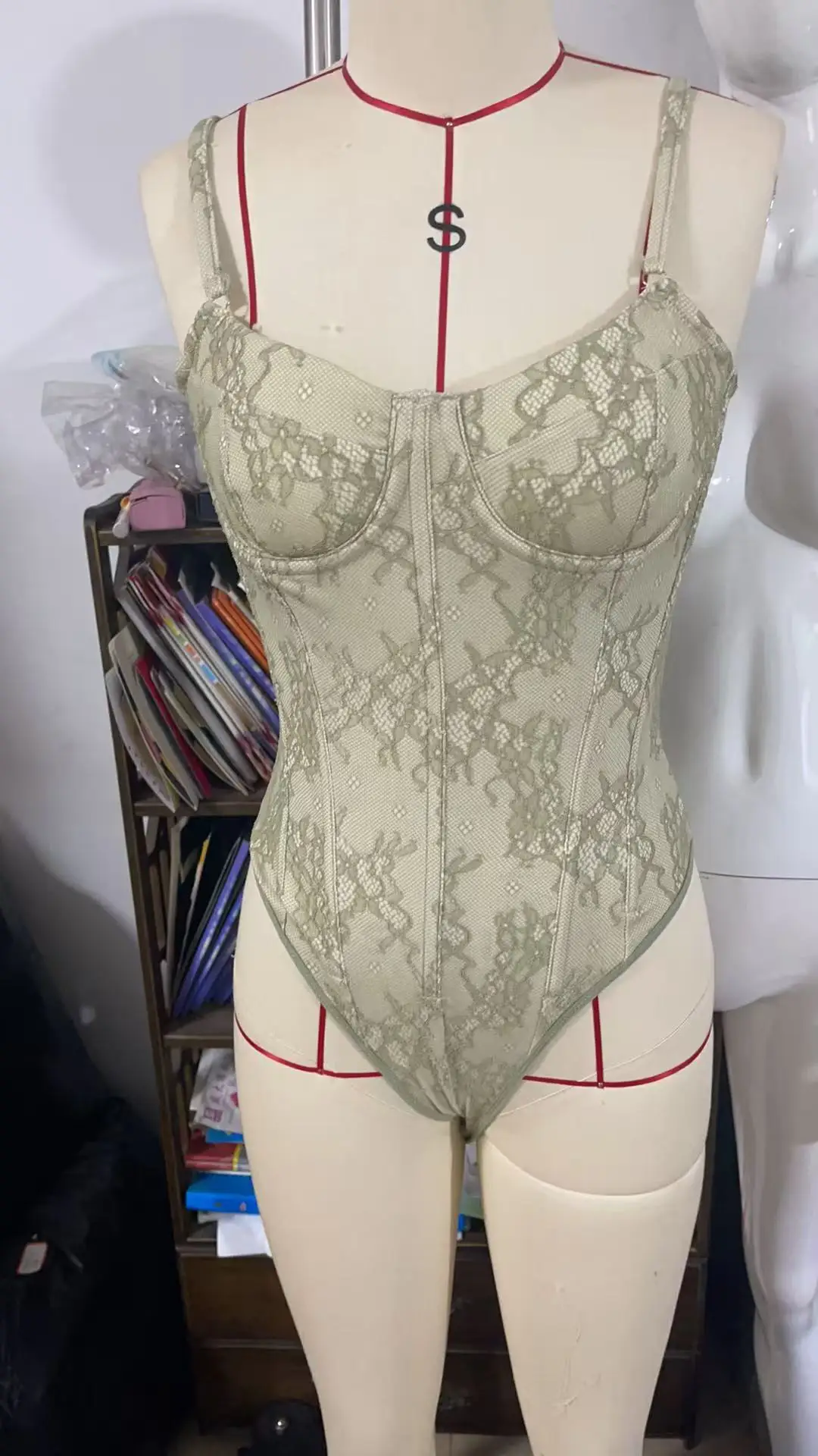 グリーンフィッシュボーンベストロングサテン スカートスーツ レディース レース ノースリーブ スリング コルセット マーメイドスカート 2025 夏 レディース パーティー クラブウェア