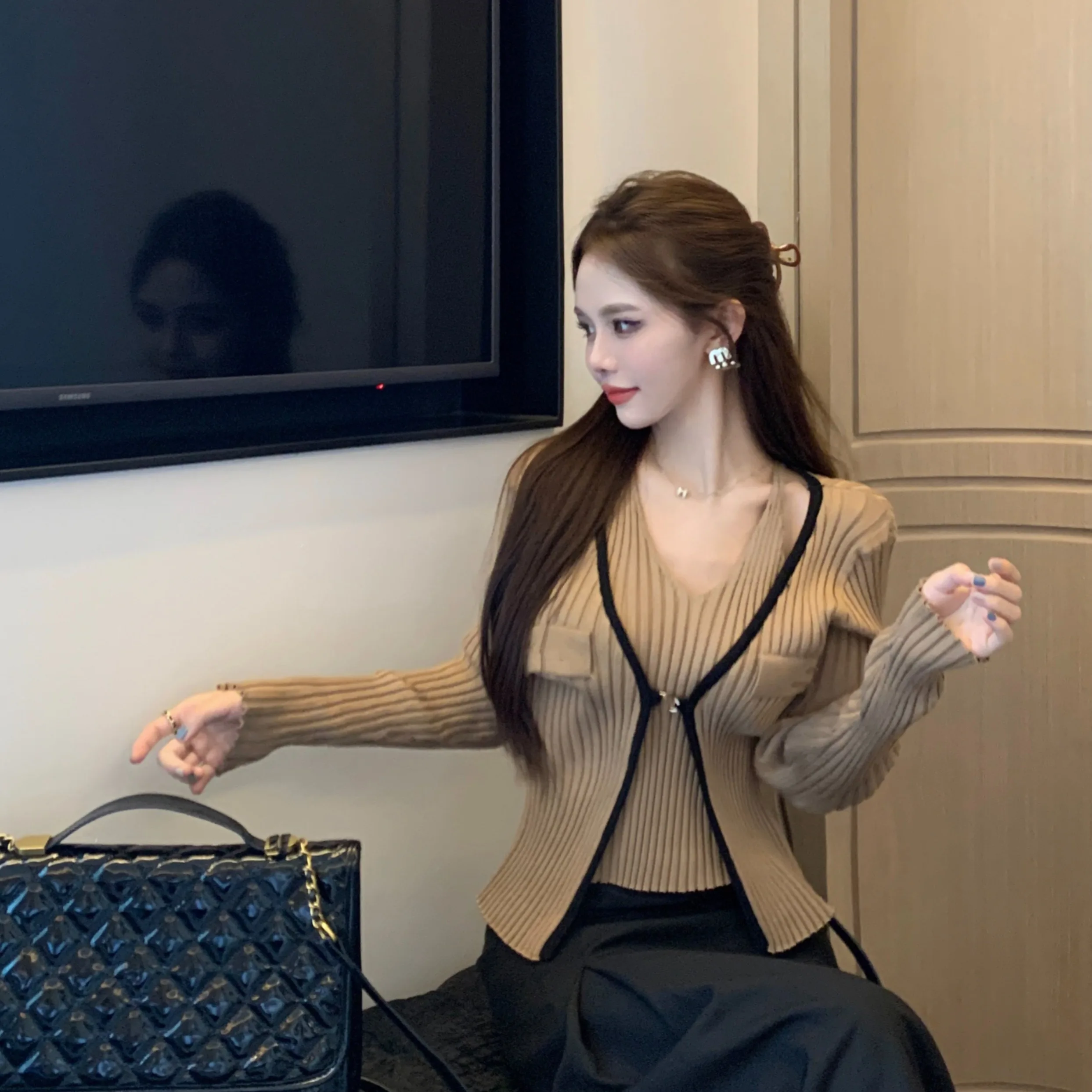 슬림핏 컬러 블록 니트웨어 페이크 투피스 가을 겨울 신상 슬림 여성 패션 슬림핏 탑