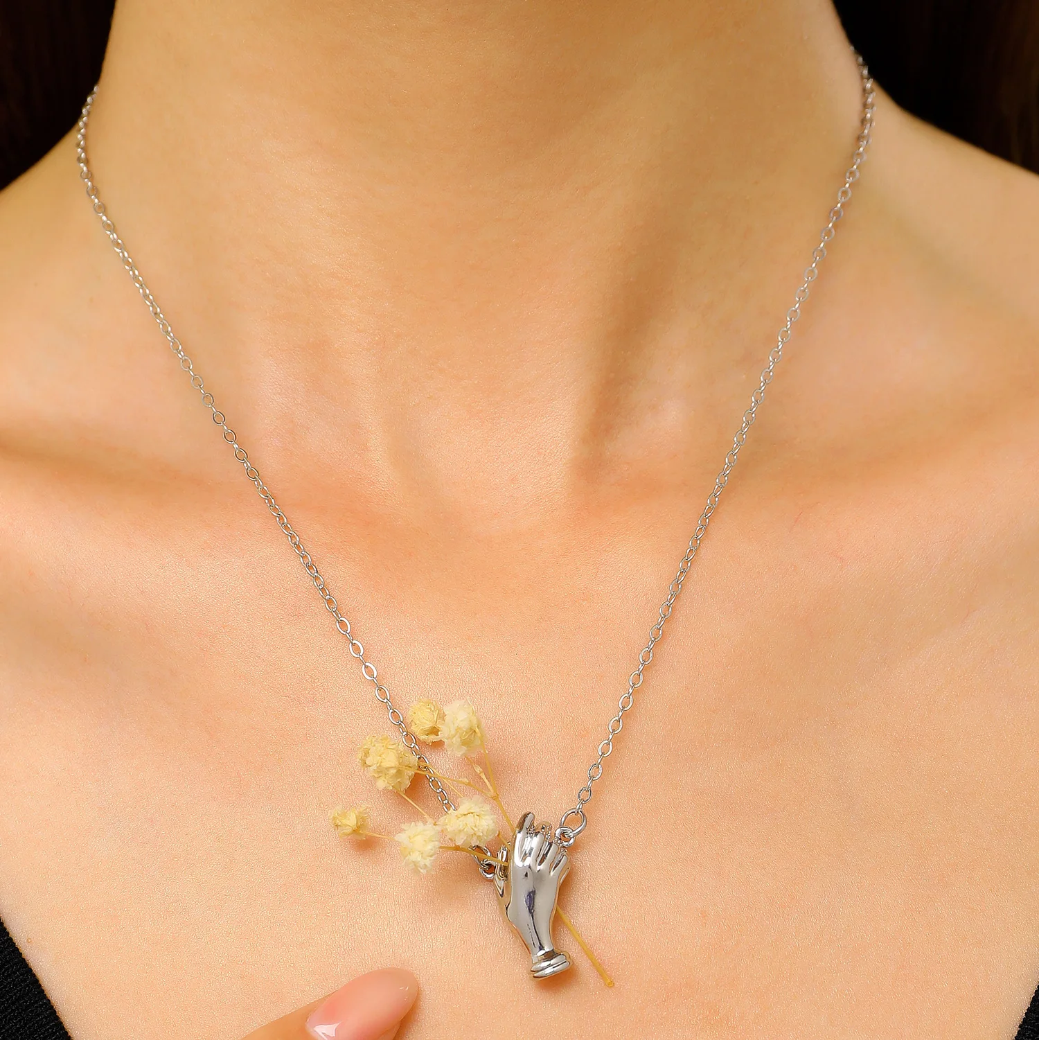 Accessories Woman - قلادة زهرية بتصميم فريد، دبوس زهرة