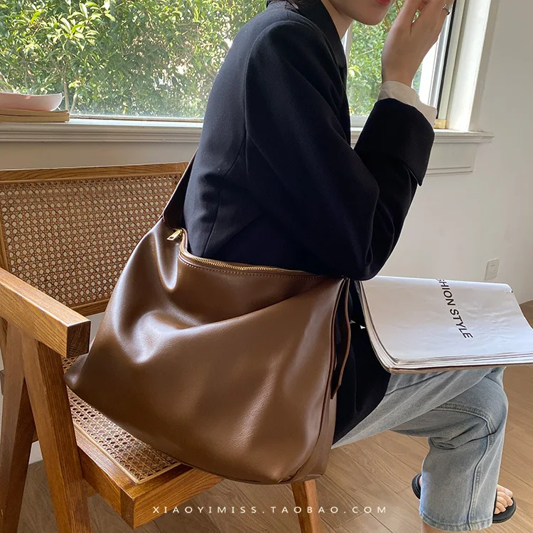 Womens Soft Leather Hobo Tote Bag Large Capacity Shoulder Bag for Daily Commute Shopping