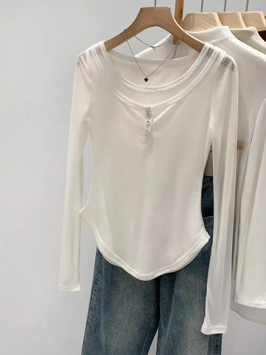 

mat White U-Ne Base irt Women's Spring 2026 New Single Wear Long Sve Top Korean Sle Inner Wear T-irt