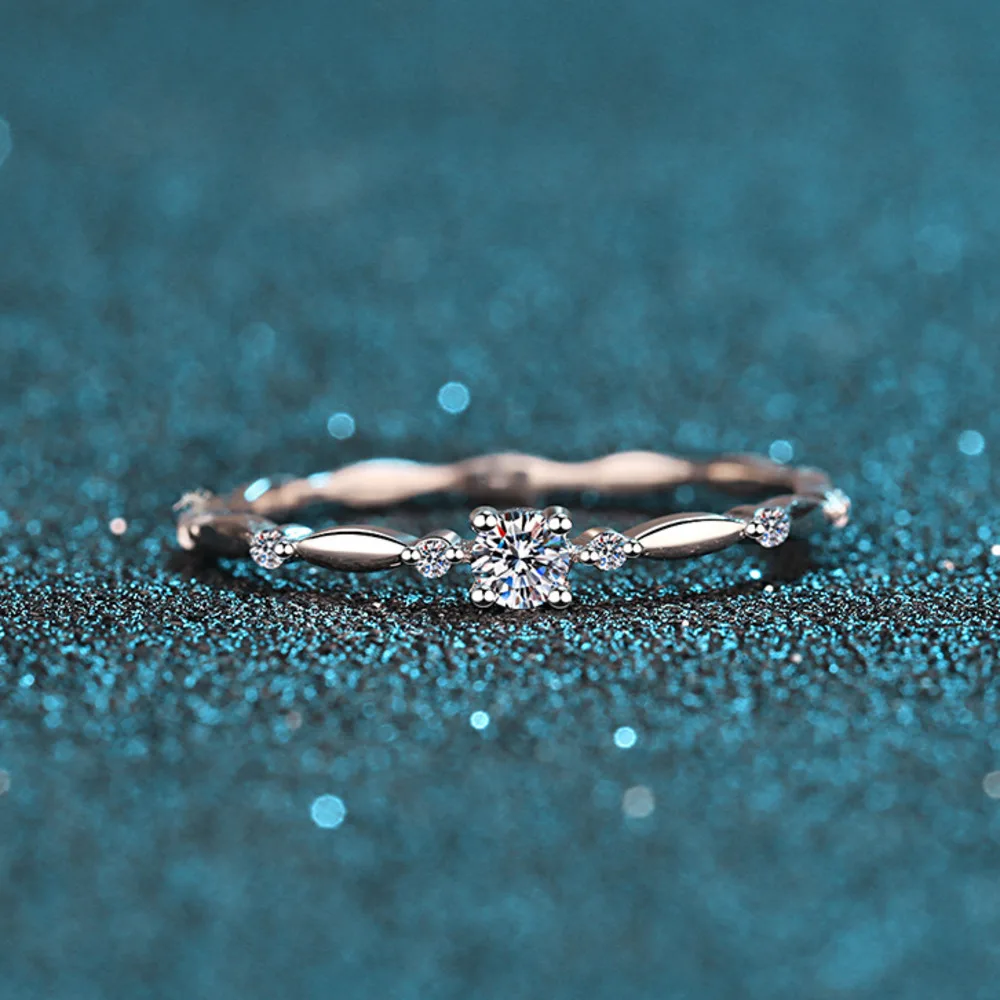 

GL 3mm Minimalist and Elegant Diamond-Set Ring with D VVS1 Grade High-Quality Moissanite Jewelry Ideal Gift