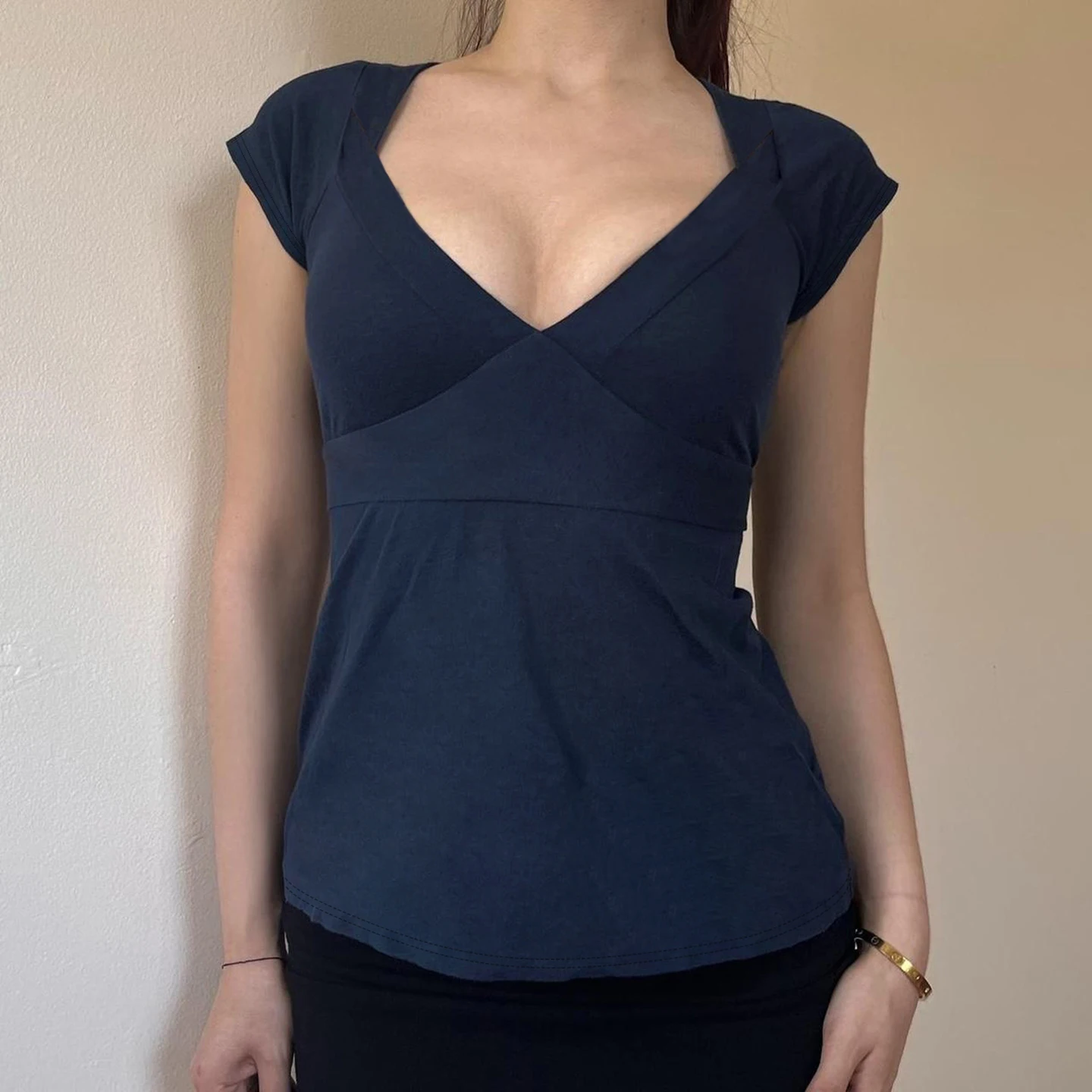SUCHCUTE Elegant V-neck Short-Sleeve Slim-Fit T-Shirts for Women Casual Basic Cotton Crop Top Summer Low-Cut Tees All Match Y2k