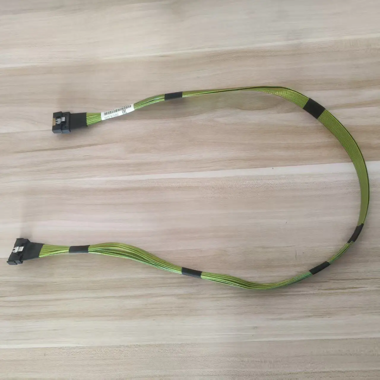 cable-de-donnees-pour-lenovo-slim-sas-sff-8654-8i-vers-mcio-8x-8i-02yh717