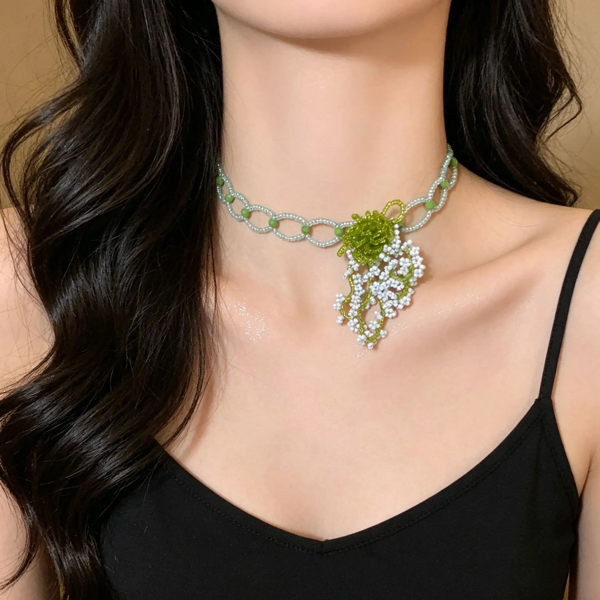 Neue Sommer-Blumen-Quasten-Anhänger-Perlen-Choker-Halskette für Damen 2026 – Trendiger, eleganter Schmuck für Party und Alltag