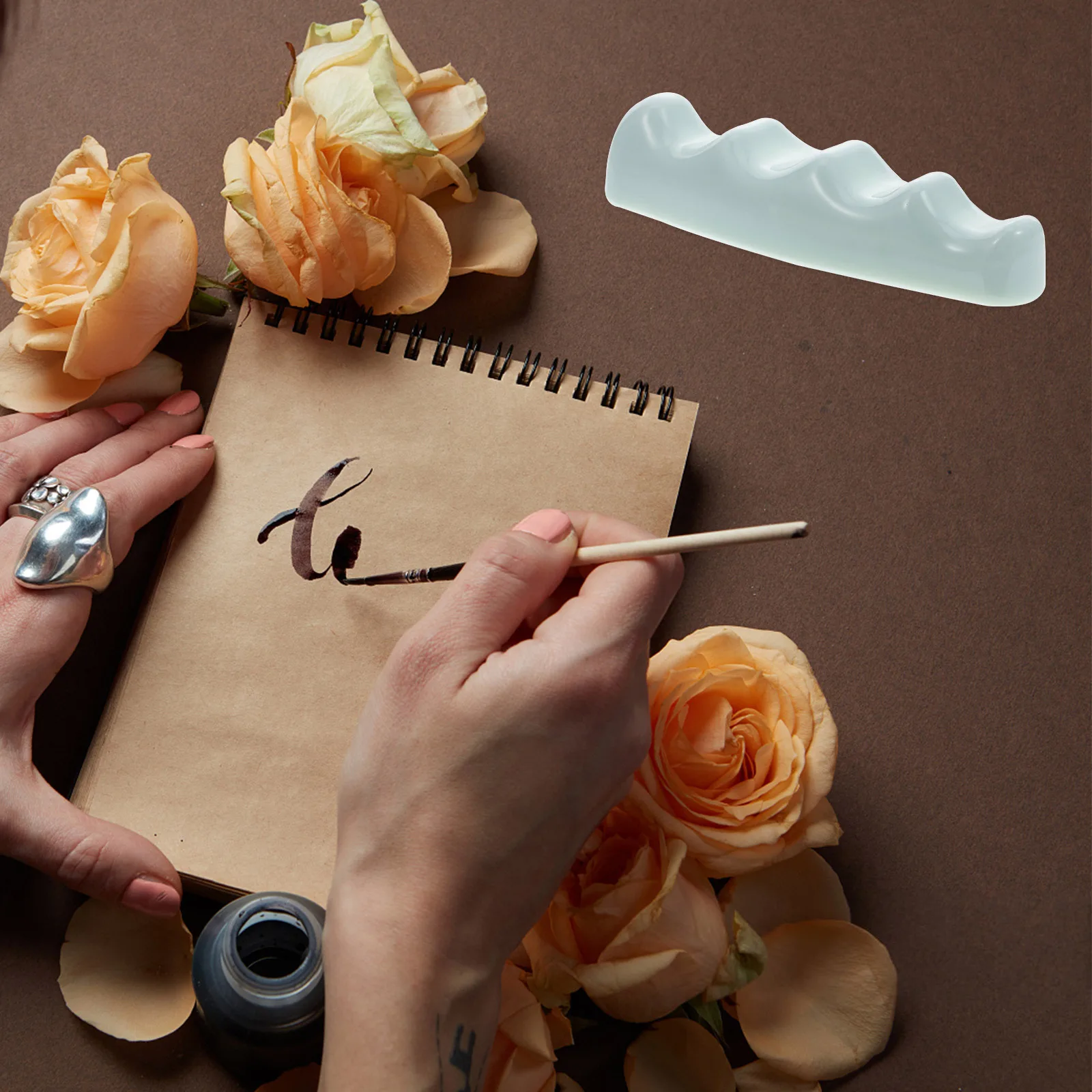 

Chinese Calligraphy Brush Holder Resin Material Writing Brush Shelf Fabulous Appearance Simple Generous Design Portable