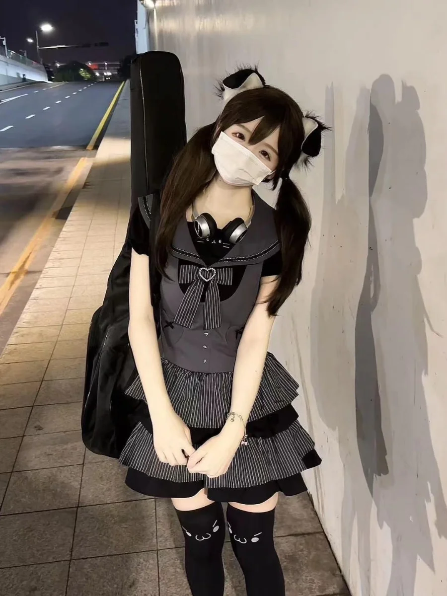 

Sweet Cool Academy Feng ui Hand Service Little Devil Темно-синий воротник с узлом и высокой талией Цветной комбинезон с нагрудником и юбкой