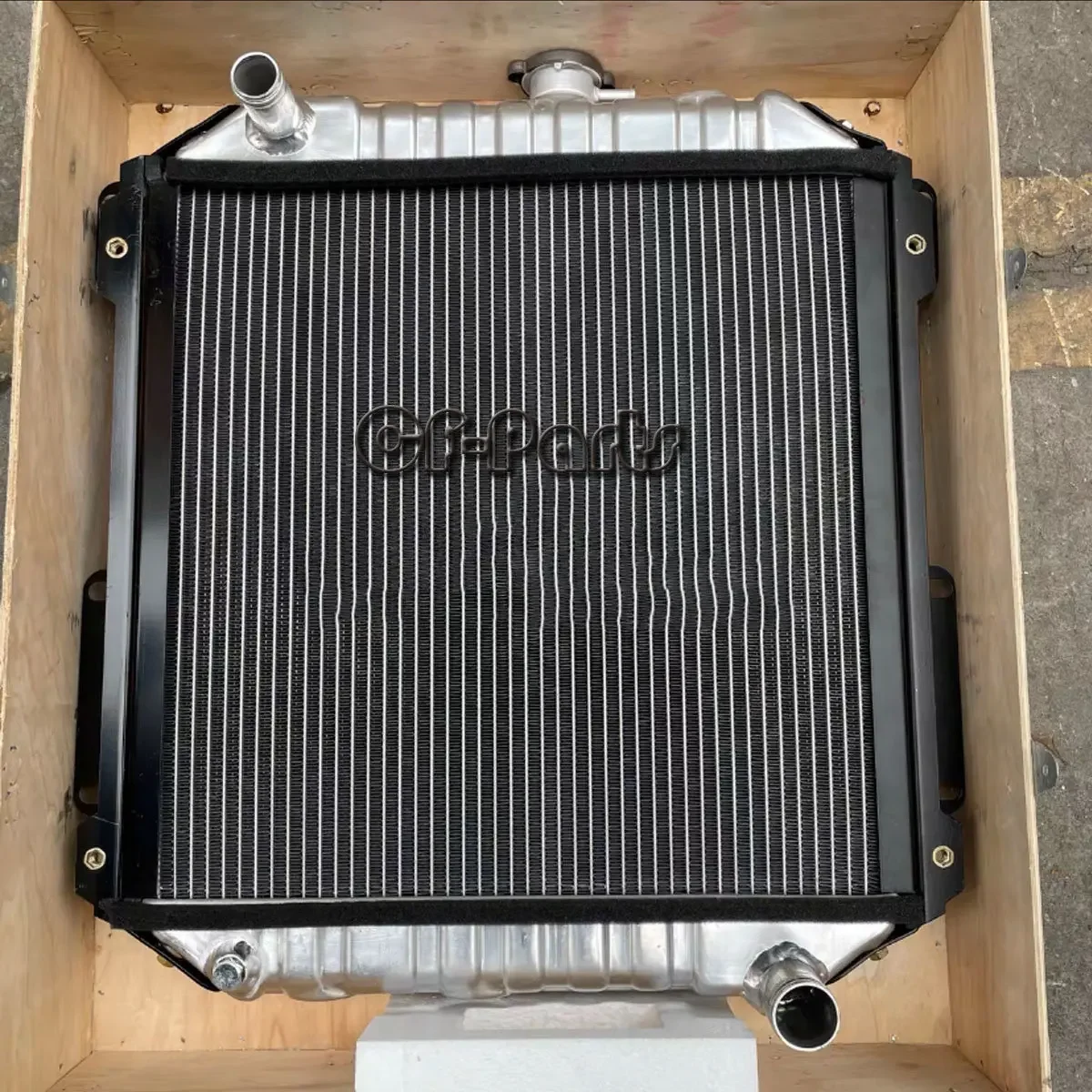 

Water Tank Radiator Core 2452U424S1 2452U424R100 for Kobelco SK60 SK60-3