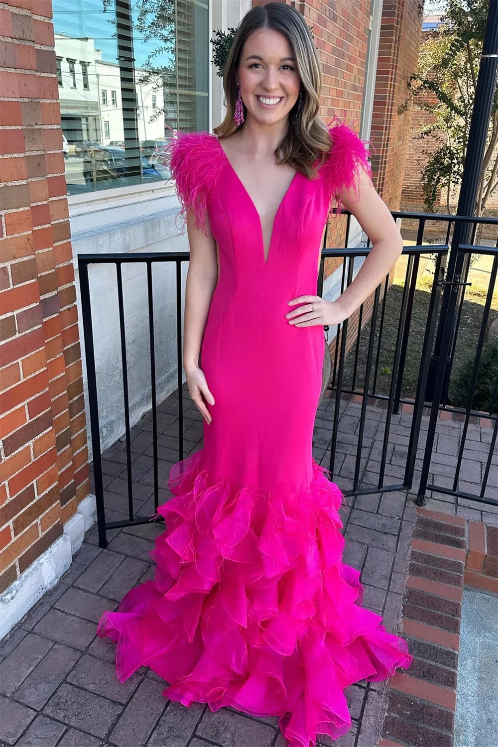 Annie Luxury Hot Pink Prom Dresses V-neck Feather Organza Layered Evening Dresses Elegant Cocktail Dresses Wedding Party Dress