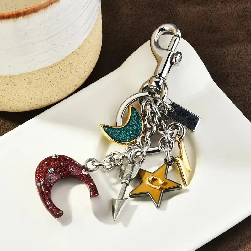 

Cute cartoon alloy whale and dolphin key chains, couple bags, pendants, accessories, metal key chains
