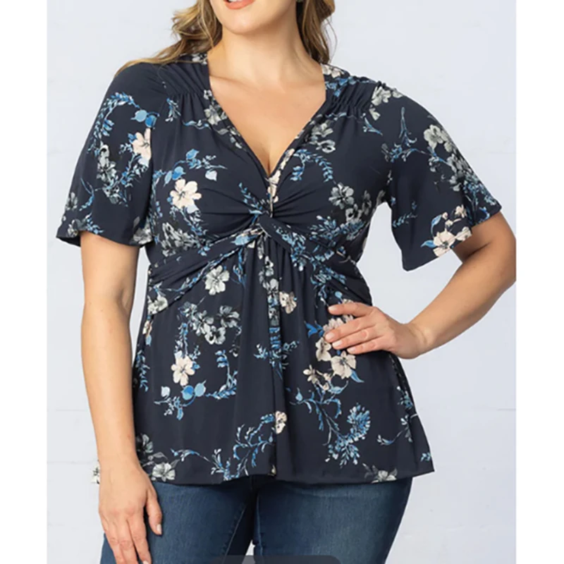 เสื้อผู้หญิงไซส์ใหญ่ ลายดอกไม้ แขนสั้น คอวี ผูกโบว์ ทรงหลวม สไตล์ลำลอง สำหรับฤดูร้อน รุ่นใหม่ ปี 2025