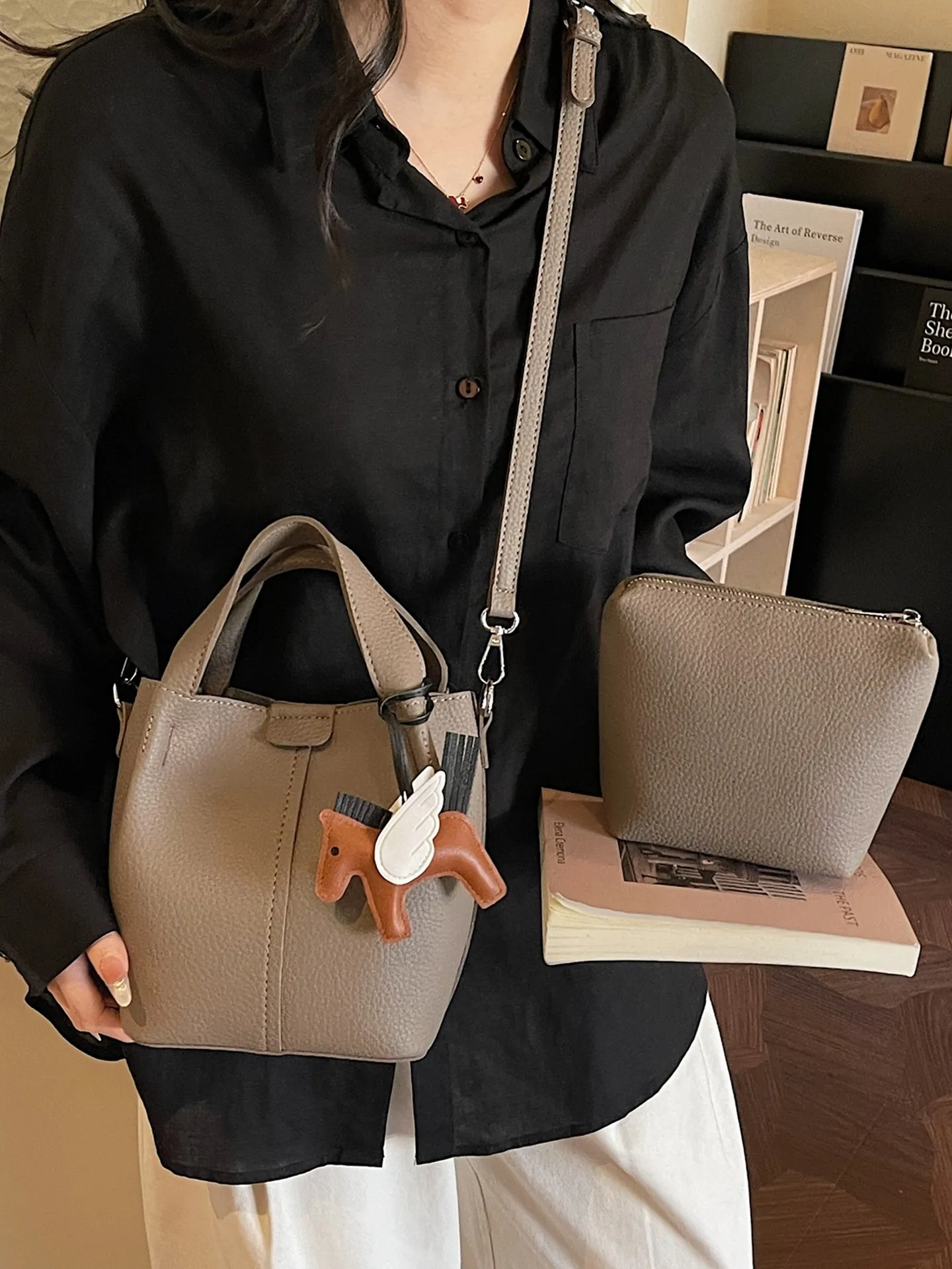 

Women Fashion Handle Bucket Bags Solid Color PU Leather Delicate Small Square Pack 2026 New Versatile Female Crossbody Bag