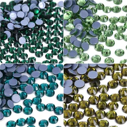 Vetro Smeraldo Peridoto Cristallo Verde Hotfix Strass Strass Ferro da stiro per Nail Art Cucito Decorazione in tessuto DMC Abbigliamento Indumento