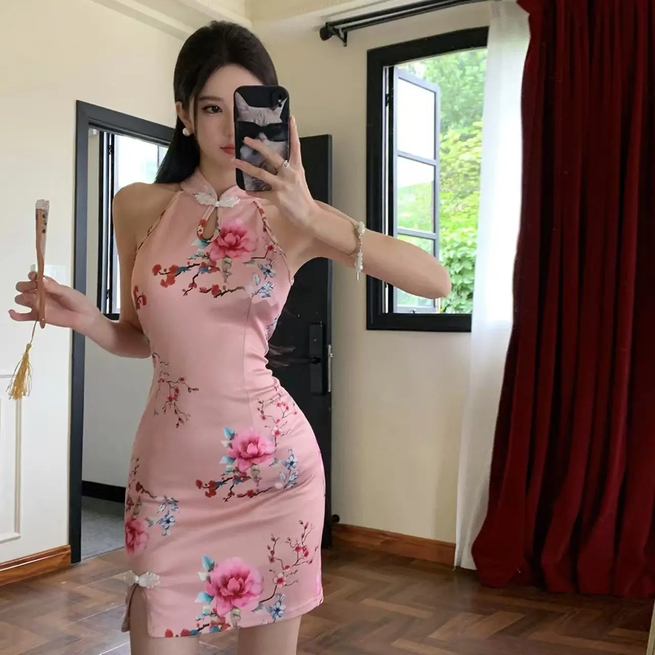 النمط الصيني الجديد تشيباو، فستان معلق بدون أكتاف ورقبة رسن، طباعة الأزهار Bodycon سليم صالح بلا أكمام رداء شيونغسام فام