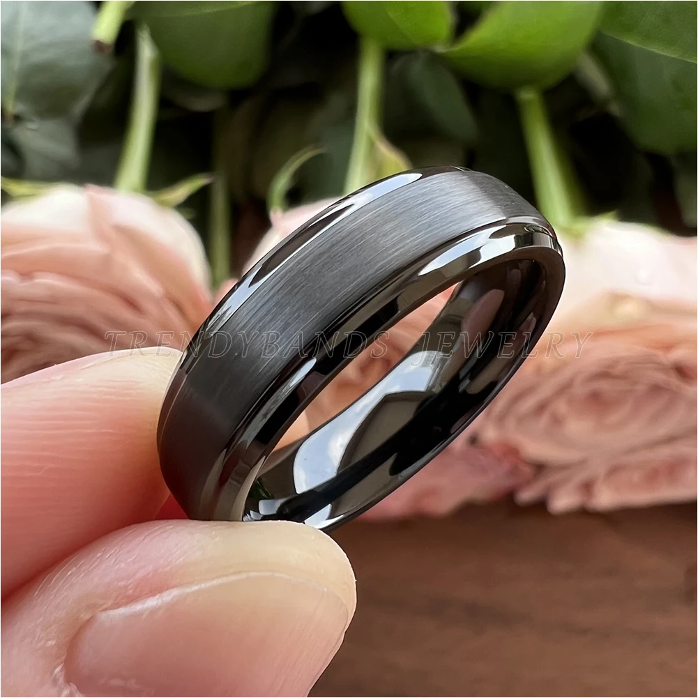 4 mm schwarzer Damen- und Herrenschmuck, Wolframkarbid-Ring, Ehering mit abgestuften, abgeschrägten Kanten, gebürstete Oberfläche, bequeme Passform – Detail 8